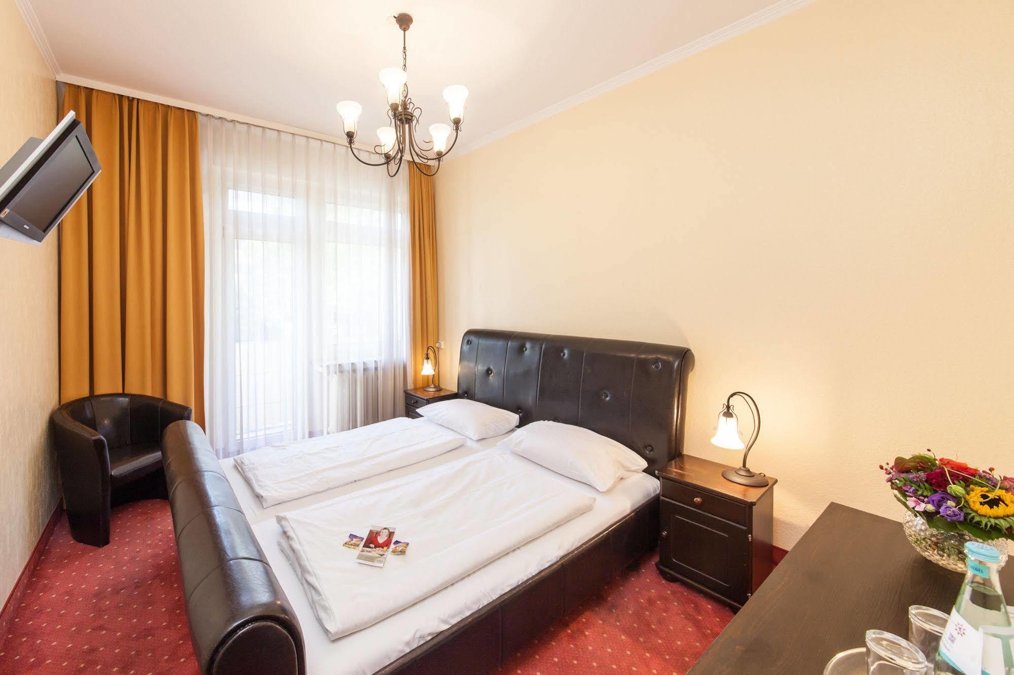 Hotel An Der Oper Duesseldorf Екстериор снимка