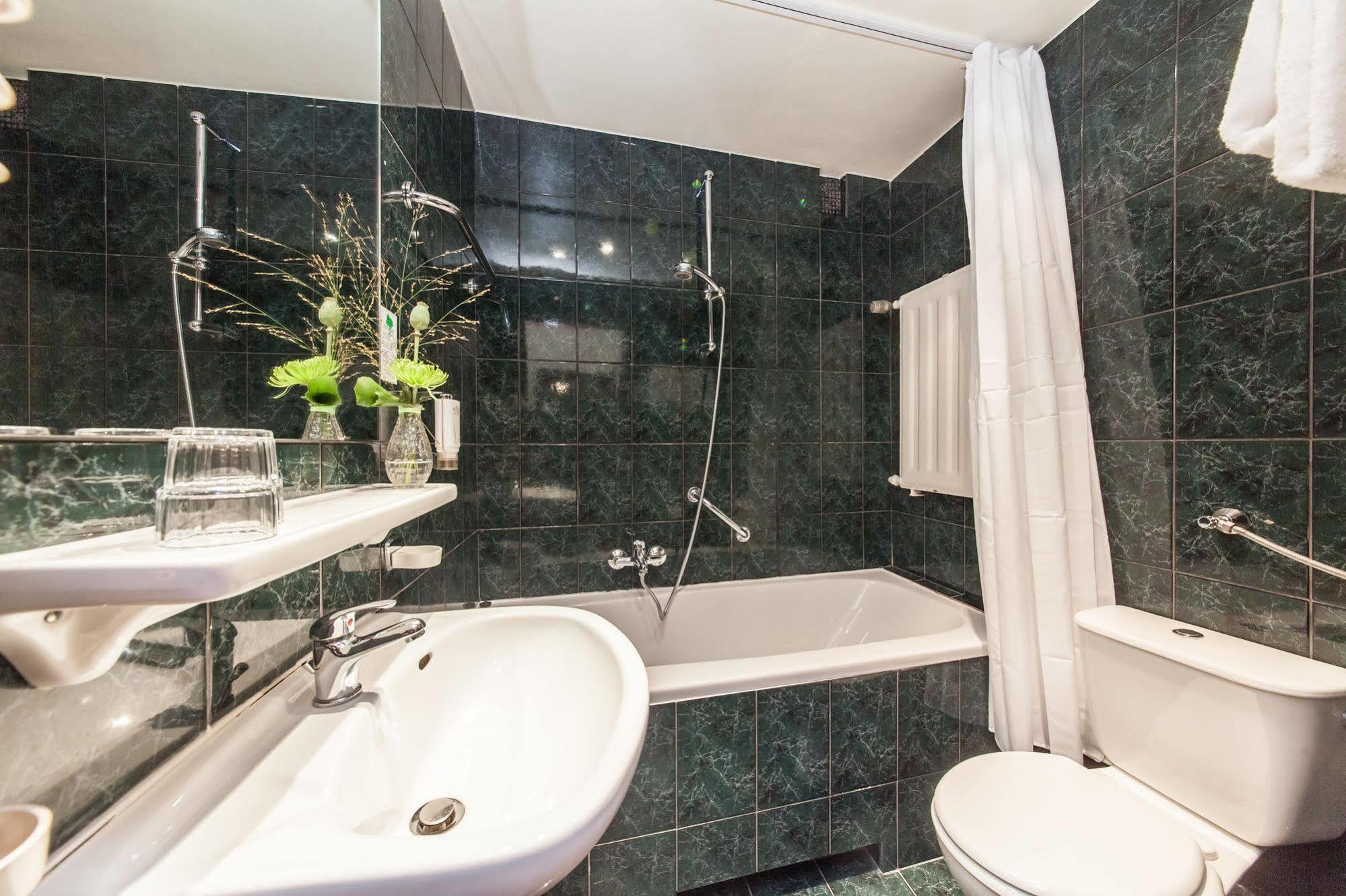 Hotel An Der Oper Duesseldorf Екстериор снимка
