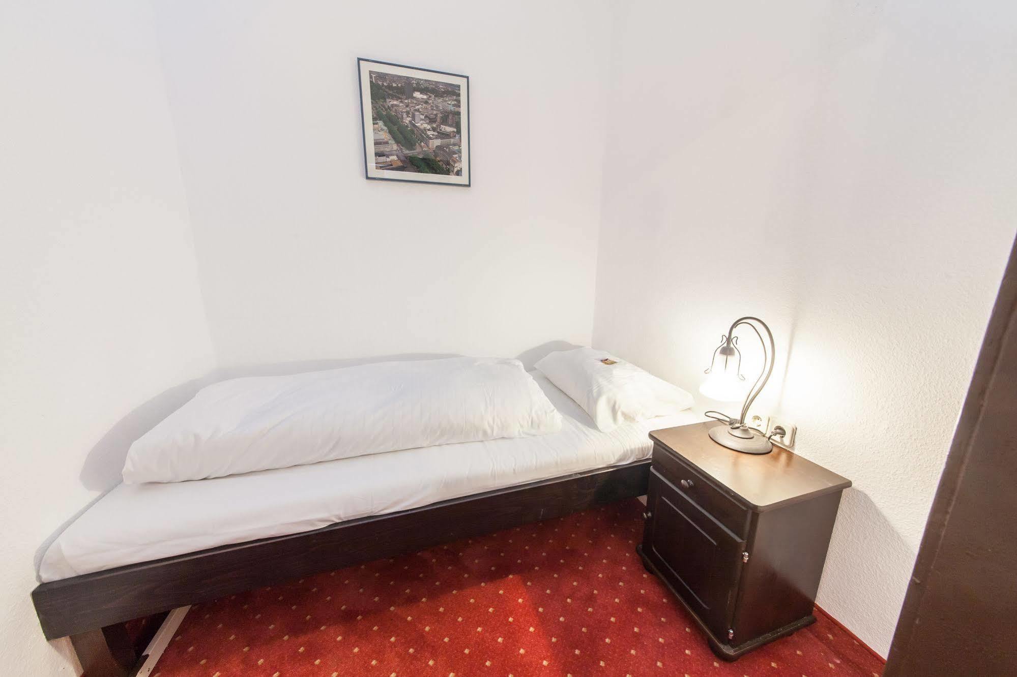 Hotel An Der Oper Duesseldorf Екстериор снимка