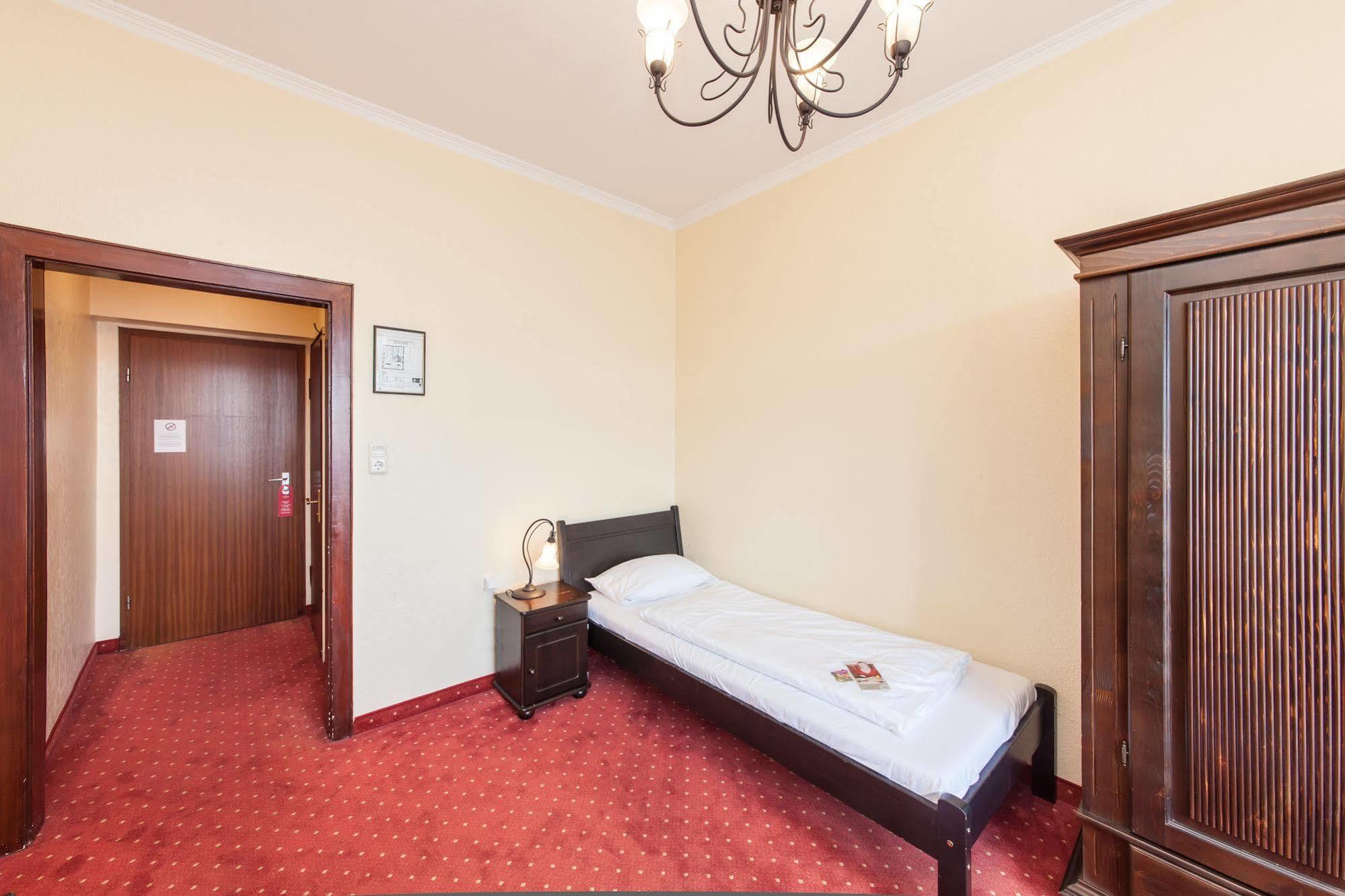 Hotel An Der Oper Duesseldorf Екстериор снимка