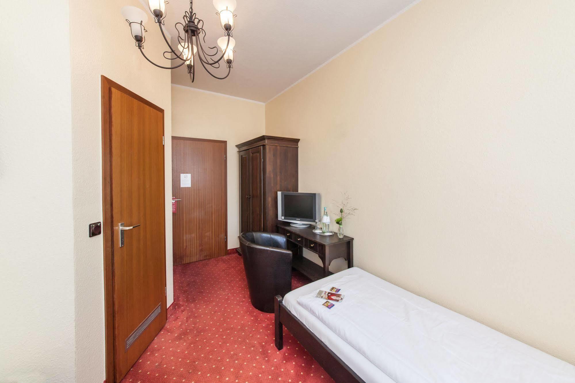 Hotel An Der Oper Duesseldorf Екстериор снимка