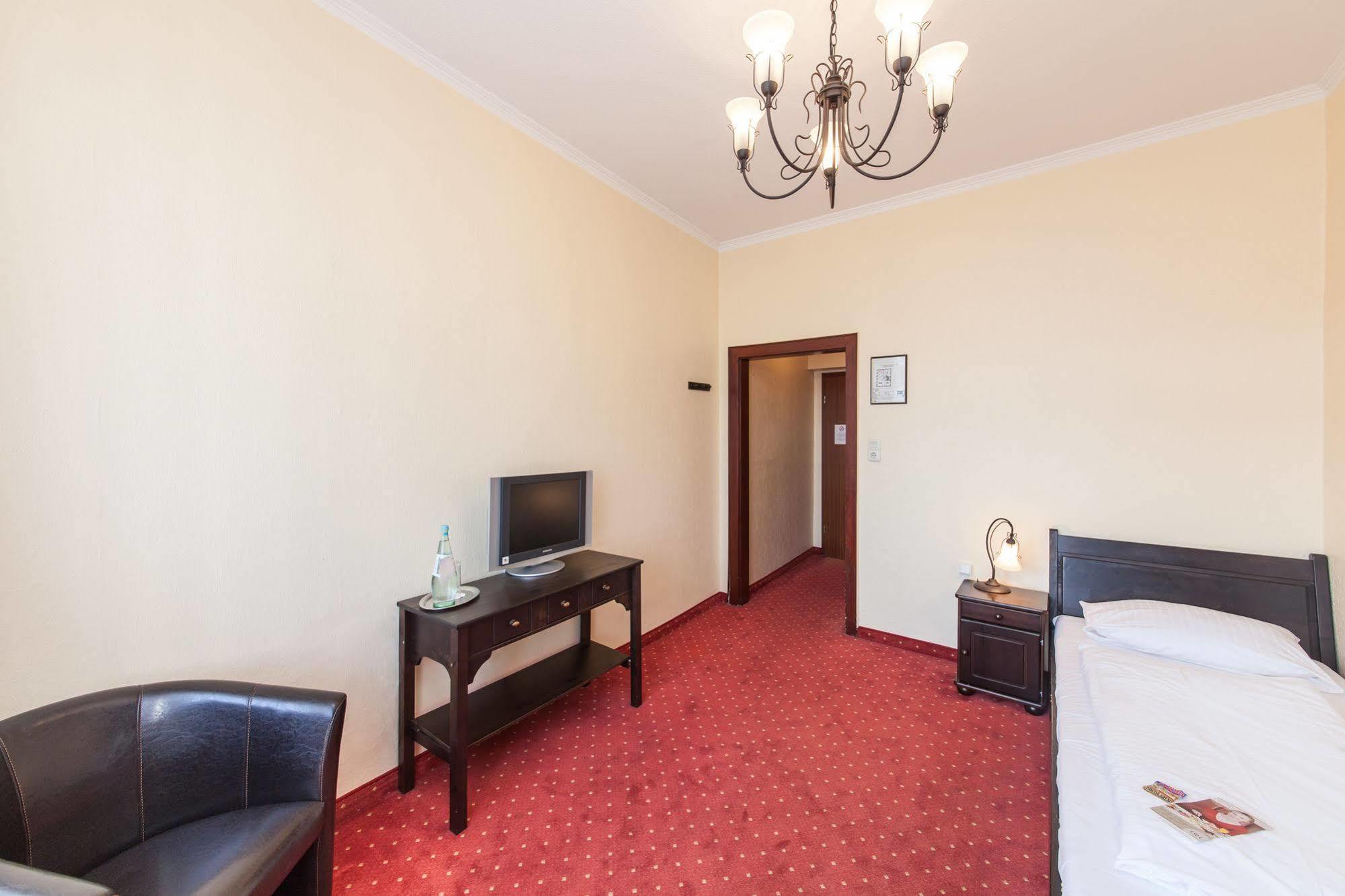 Hotel An Der Oper Duesseldorf Екстериор снимка